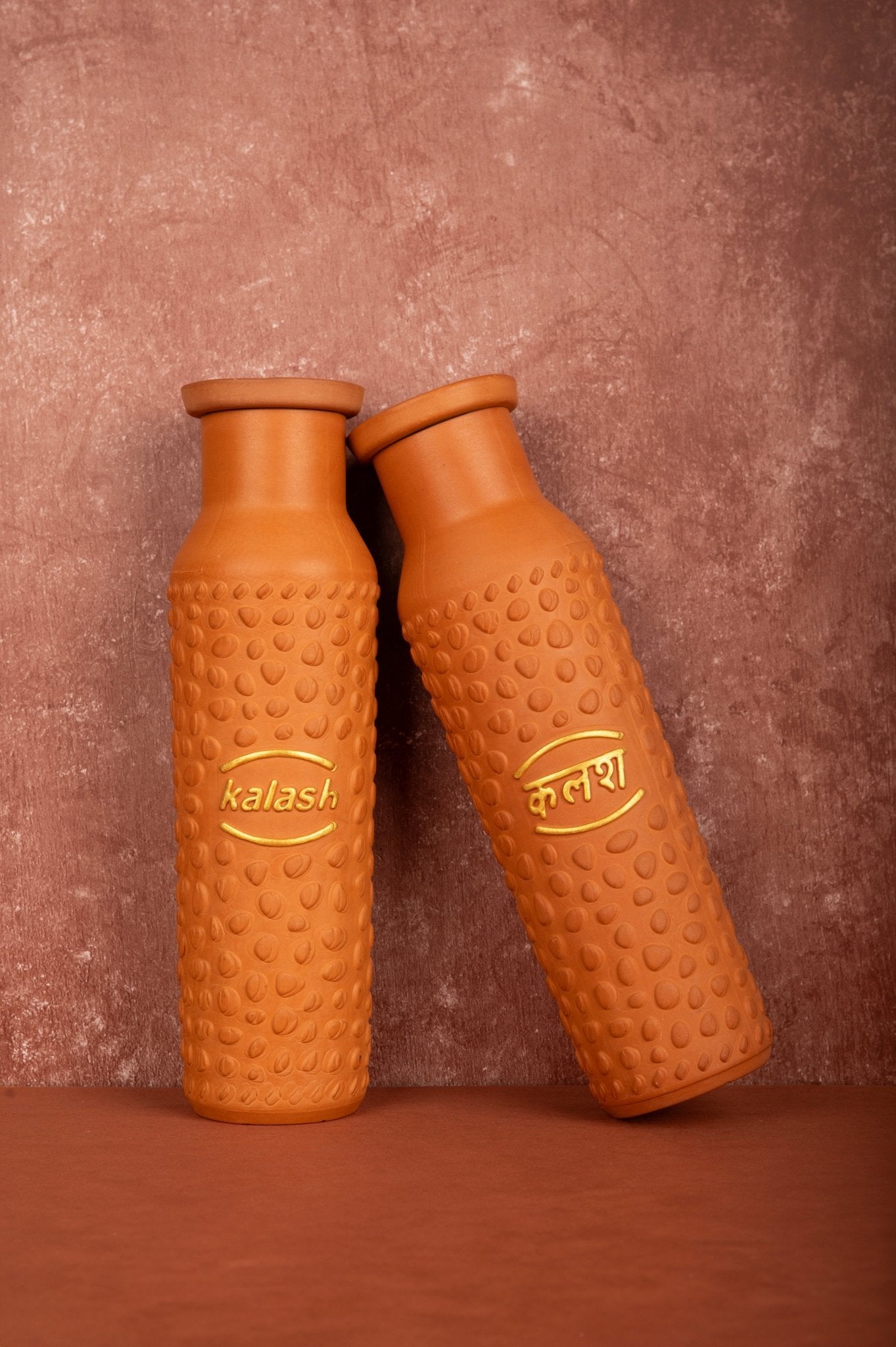 MY KALASH 100% Terracotta (Mitti) Bottle | Travel Friendly, Amazing Desk Bottle | Leak Proof and Keeps Water Cold | Ample 800ml Capacity Water Bottle with Free Jute Bag | Environment Friendly | Pack of 2 - Kalash