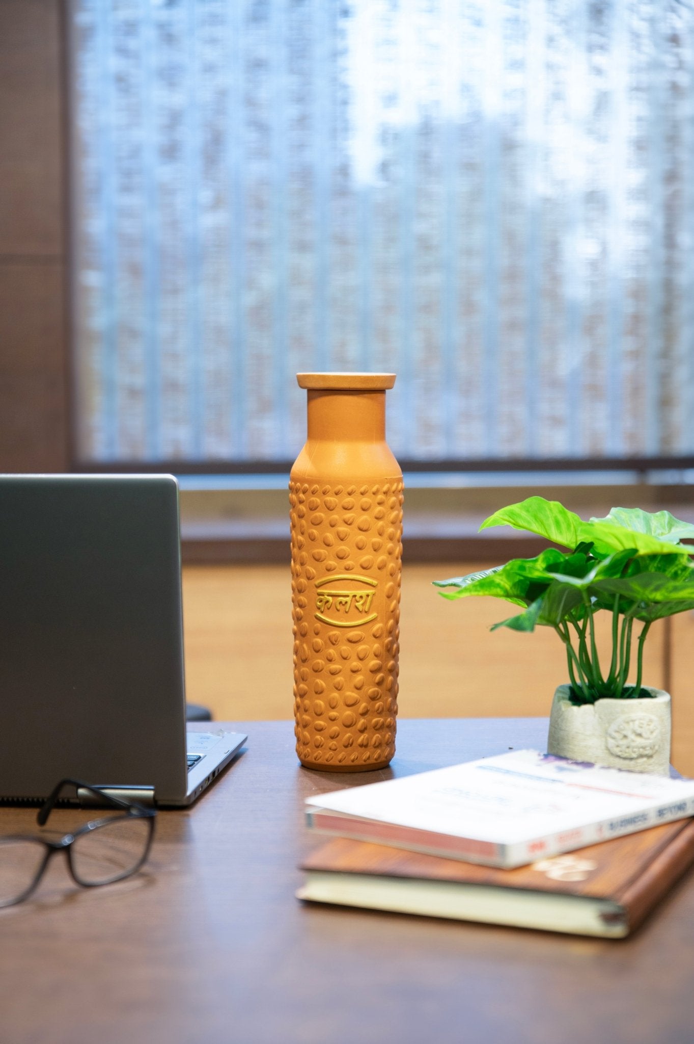 MY KALASH 100% Terracotta (Mitti) Bottle | Travel Friendly, Amazing Desk Bottle | Leak Proof and Keeps Water Cold | Ample 800ml Capacity Water Bottle with Free Jute Bag | Environment Friendly | Pack of 2 - Kalash