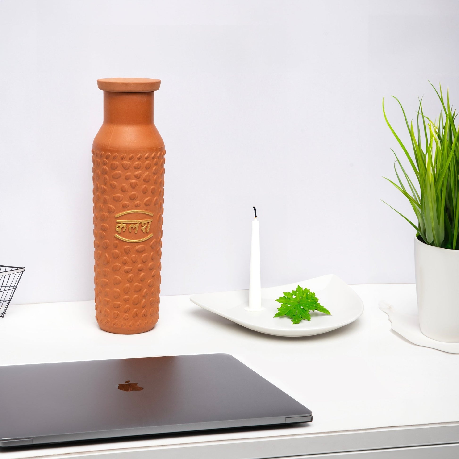 MY KALASH 100% Terracotta (Mitti) Bottle | Travel Friendly, Amazing Desk Bottle | Leak Proof and Keeps Water Cold | Ample 800ml Capacity Water Bottle with Free Jute Bag | Environment Friendly | Pack of 1 - Kalash